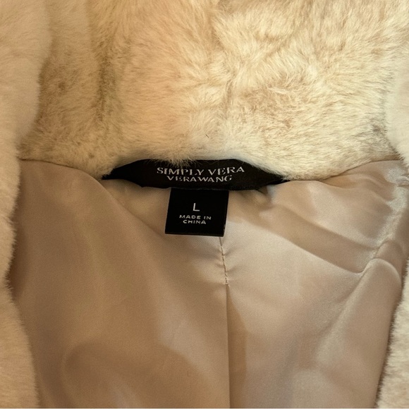 Sold! - New With Tags! Simply Vera Vera Wang crème faux fur coat - Picture 3 of 4